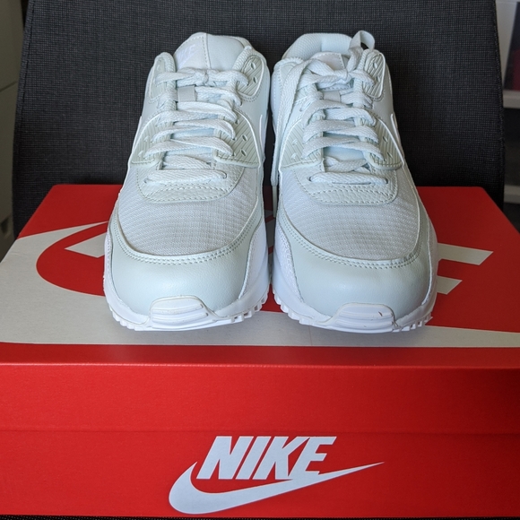 BNIB Nike Wmn's Air Max 90 - Sz 8 - Picture 4 of 9